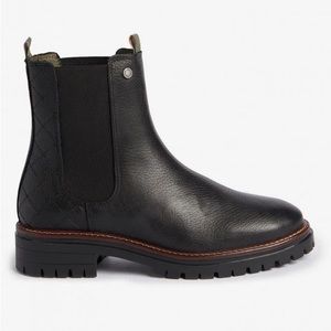 NWOT Barbour Evie Chelsea Boot in Black (9)